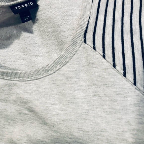 Torrid Size 5X Light Grey FLEECE & STRIPE RAGLAN SWEATSHIRT - Picture 7 of 7